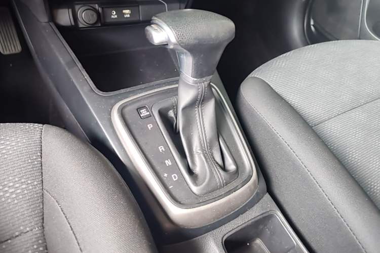 Used Kia K2 2017 Sedan 1.4L Automatic GLS Gear Lever