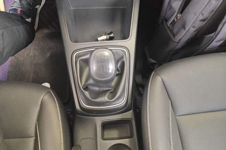 Used Kia K2 2017 Sedan 1.4L Manual Transmission 15th Anniversary Special Edition GLS Gear Lever