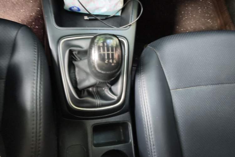 Used Kia K2 2017 Sedan 1.4L Manual Transmission 15th Anniversary Special Edition GLS Gear Lever