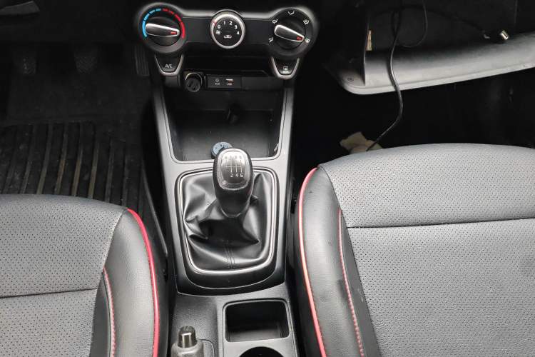 Used Kia K2 2017 Sedan 1.4L Manual Transmission GLS Gear Lever
