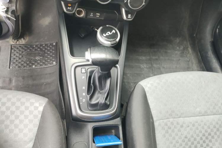 Used Kia K2 2017 Sedan 1.4L Automatic GLS Gear Lever