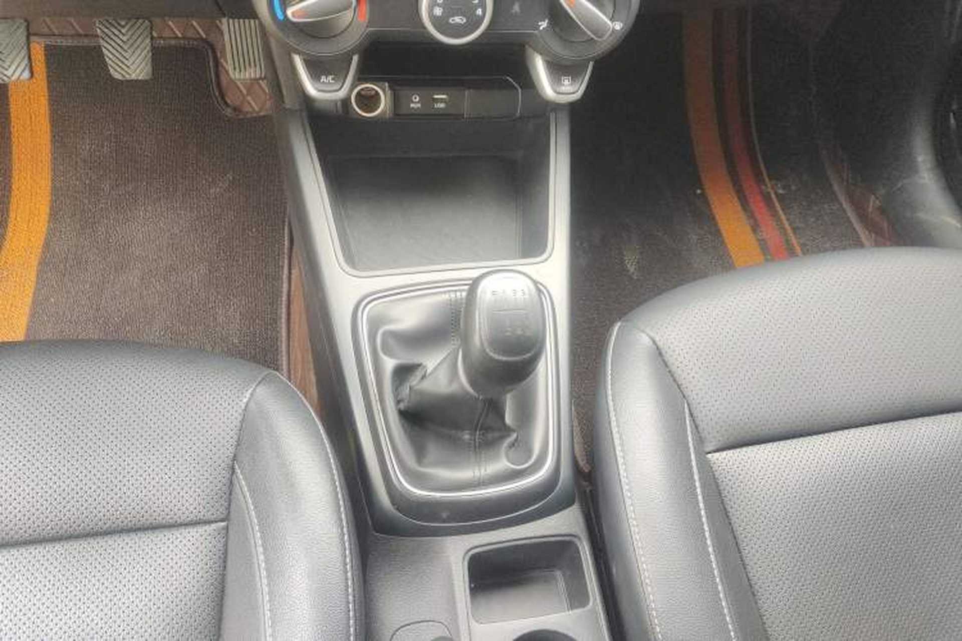 Used Kia K2 2017 Sedan 1.4L Manual Transmission 15th Anniversary Special Edition GLS Gear Lever
