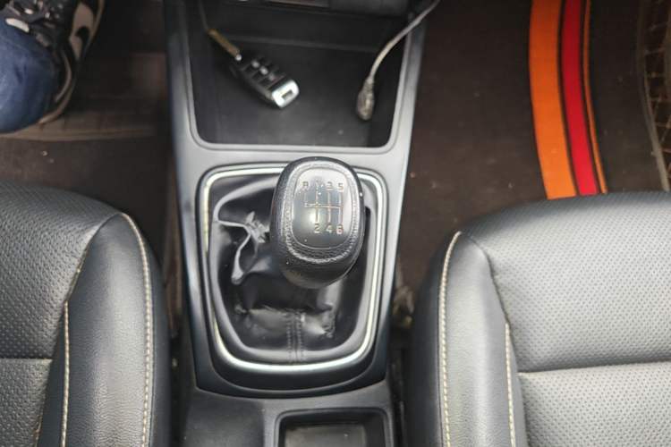 Used Kia K2 2017 Sedan 1.4L Manual Transmission 15th Anniversary Special Edition GLS Gear Lever