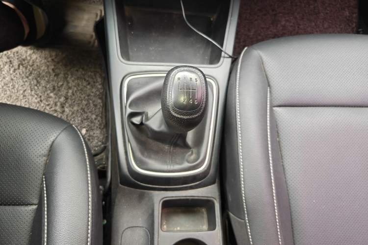 Used Kia K2 2017 Sedan 1.4L Manual Transmission 15th Anniversary Special Edition GLS Gear Lever