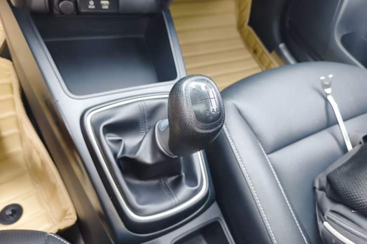Used Kia K2 2017 Sedan 1.4L Manual Transmission 15th Anniversary Special Edition GLS Gear Lever