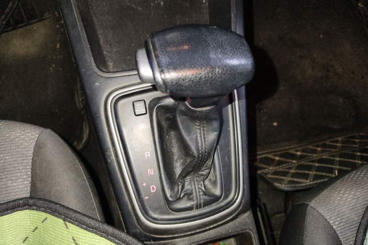 Used Kia K2 2017 Sedan 1.4L Automatic GLS Gear Lever