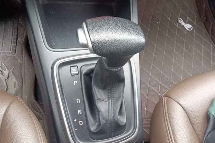 Used Kia K2 2017 Sedan 1.4L Automatic GLS Gear Lever