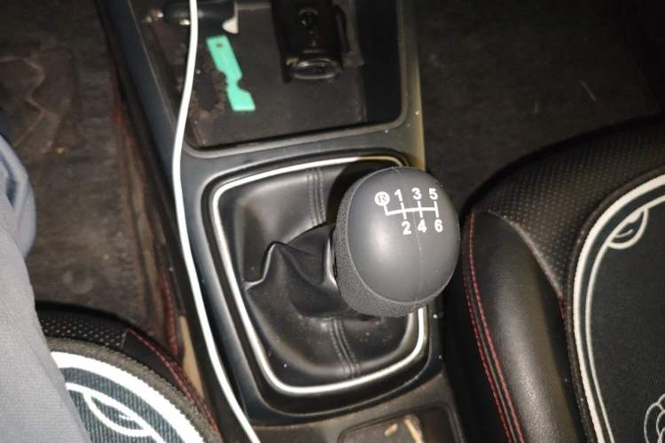 Used Kia K2 2017 Sedan 1.4L Manual Transmission GLS Gear Lever