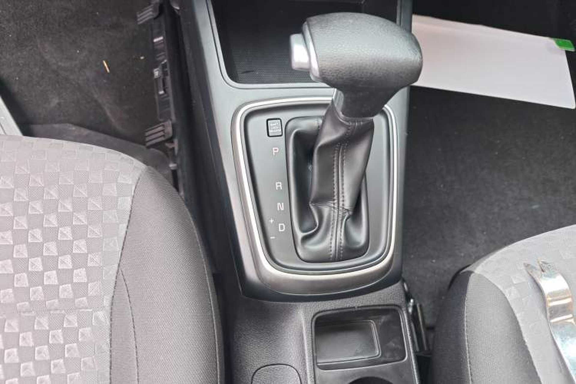 Used Kia K2 2017 Sedan 1.4L Automatic GLS Gear Lever