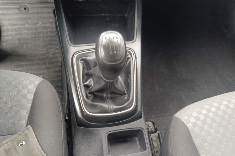 Used Kia K2 2017 Sedan 1.4L Manual Transmission GLS Gear Lever