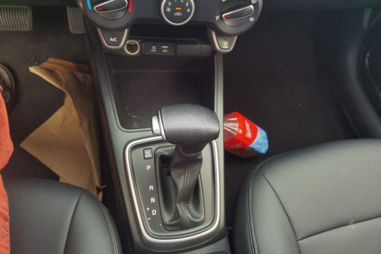 Used Kia K2 2017 Sedan 1.4L Automatic GLS Gear Lever