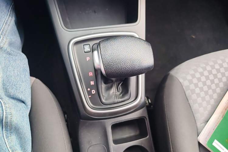 Used Kia K2 2017 Sedan 1.4L Automatic GLS Gear Lever
