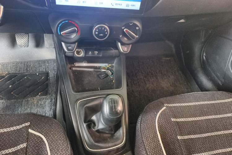Used Kia K2 2017 Sedan 1.4L Manual Transmission 15th Anniversary Special Edition GLS Gear Lever