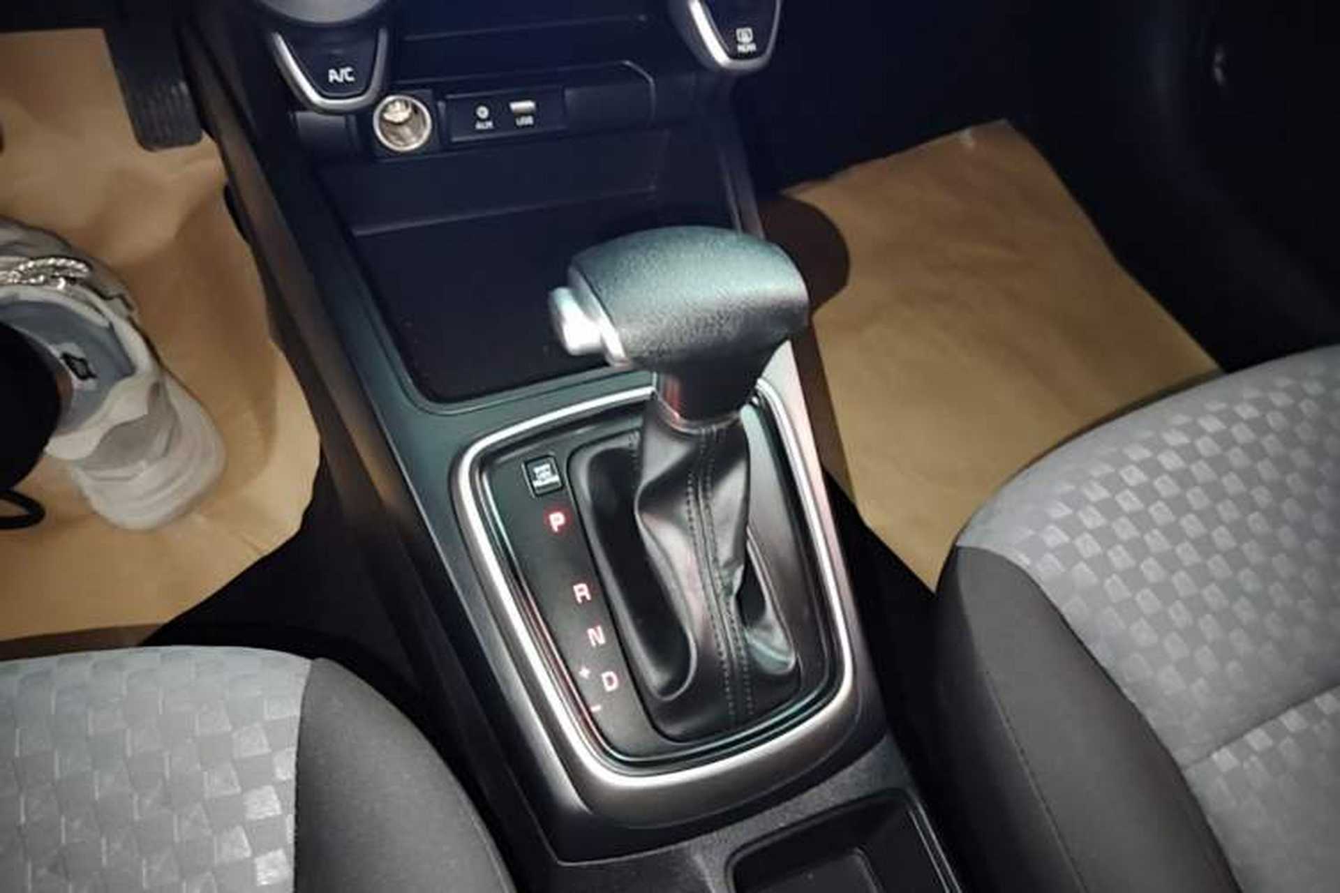 Used Kia K2 2017 Sedan 1.4L Automatic GLS Gear Lever