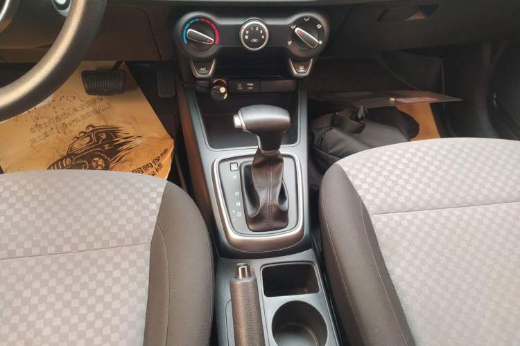 Used Kia K2 2017 Sedan 1.4L Automatic GLS Gear Lever