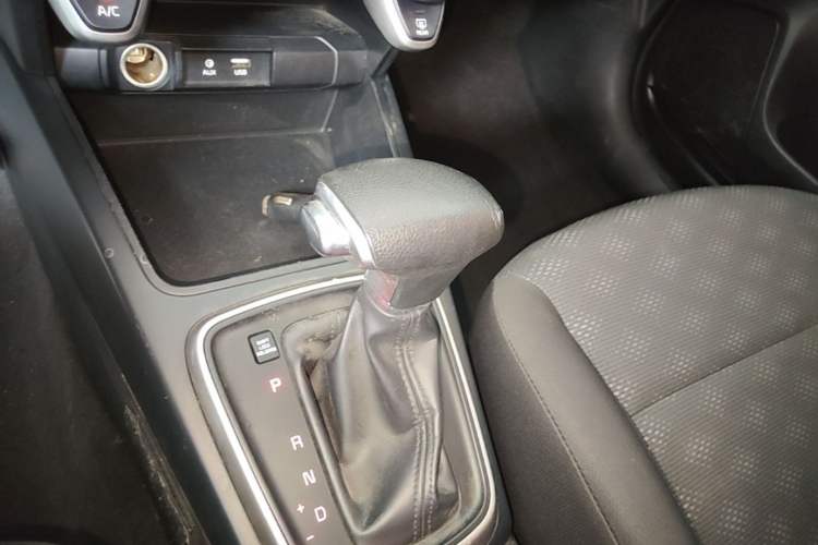 Used Kia K2 2017 Sedan 1.4L Automatic GLS Gear Lever