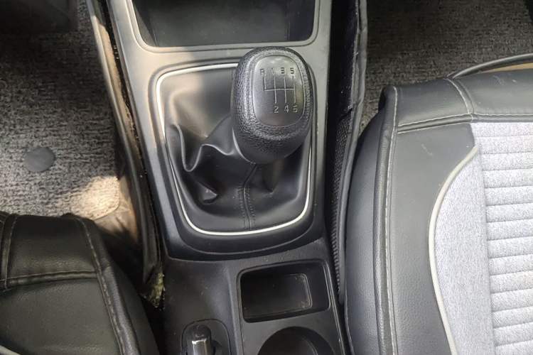 Used Kia K2 2017 Sedan 1.4L Manual Transmission GLS Gear Lever
