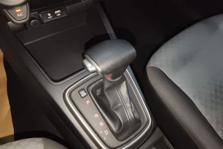 Used Kia K2 2017 Sedan 1.4L Automatic GLS Gear Lever