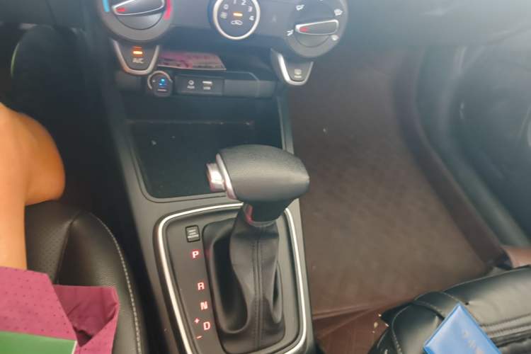 Used Kia K2 2017 Sedan 1.4L Automatic Transmission 15th Anniversary Special Edition GLS Gear Lever