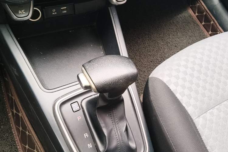 Used Kia K2 2017 Sedan 1.4L Automatic GLS Gear Lever