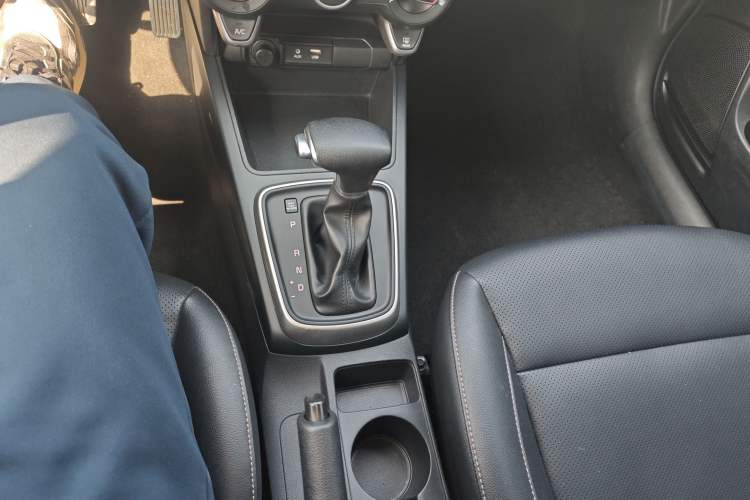 Used Kia K2 2017 Sedan 1.4L Automatic Transmission 15th Anniversary Special Edition GLS Gear Lever