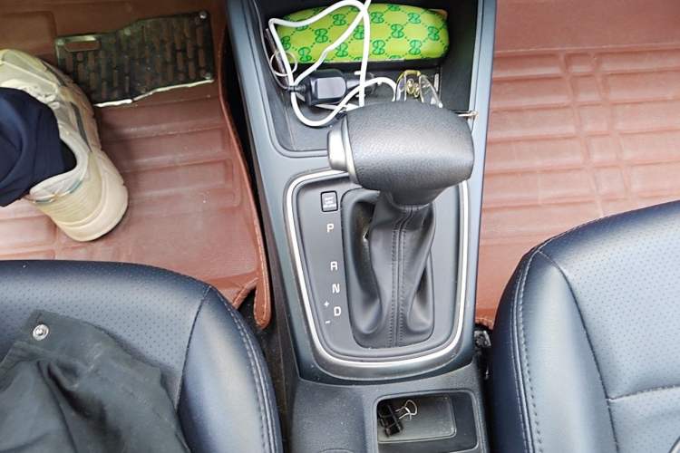 Used Kia K2 2017 Sedan 1.4L Automatic GLS Gear Lever