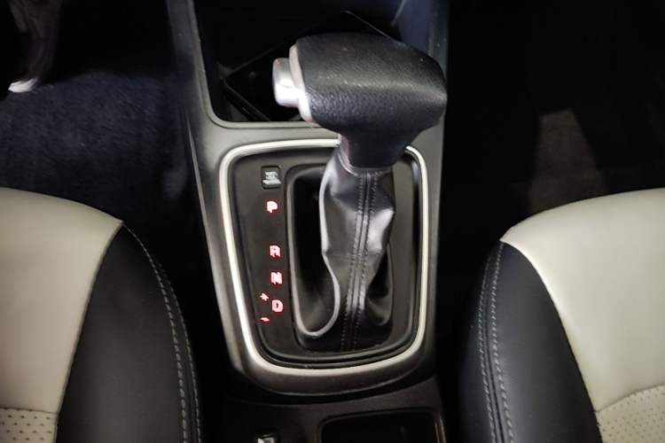 Used Kia K2 2017 Sedan 1.4L Automatic GLS Gear Lever