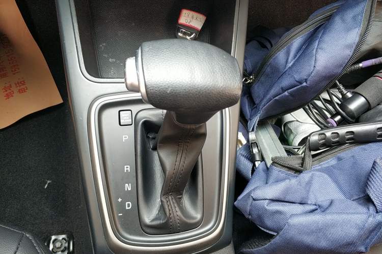 Used Kia K2 2017 Sedan 1.4L Automatic GLS Gear Lever