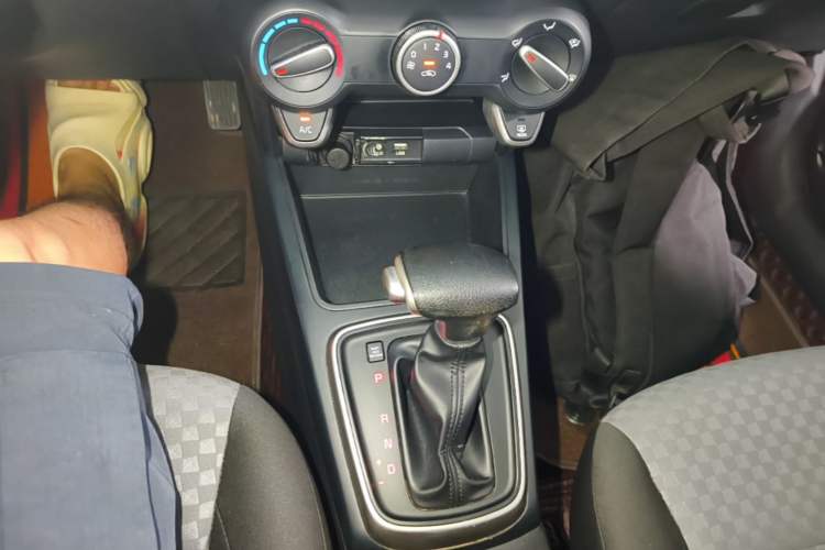 Used Kia K2 2017 Sedan 1.4L Automatic GLS Gear Lever
