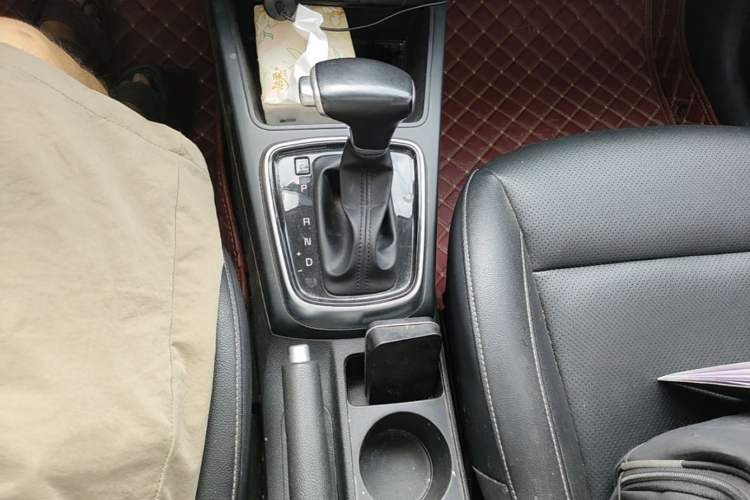 Used Kia K2 2017 Sedan 1.6L AT Premium Gear Lever