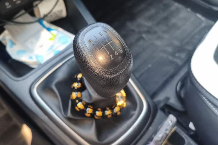 Used Kia K2 2017 Sedan 1.4L Manual Transmission 15th Anniversary Special Edition GLS Gear Lever