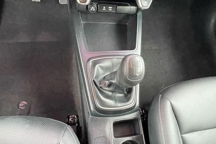Used Kia K2 2017 Sedan 1.4L Manual Transmission 15th Anniversary Special Edition GLS Headliner