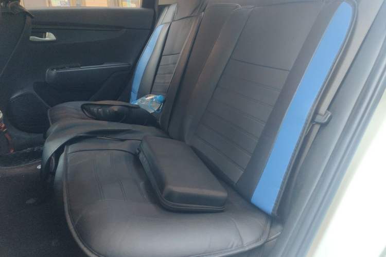 Used Kia K2 2017 Sedan 1.4L Manual Transmission 15th Anniversary Special Edition GLS Interior 4