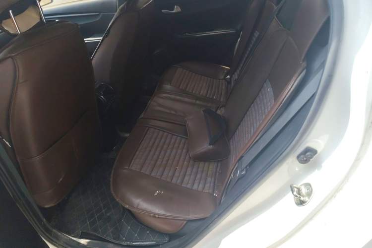 Used Kia K2 2017 Sedan 1.4L Manual Transmission GLS Interior 4