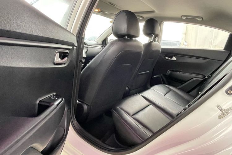 Used Kia K2 2017 Sedan 1.4L Manual Transmission 15th Anniversary Special Edition GLS Interior 6