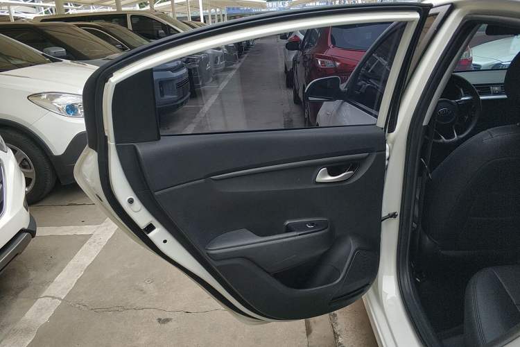 Used Kia K2 2017 Sedan 1.4L Automatic GLS Interior 8