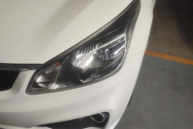 Used Kia K2 2017 Sedan 1.4L Manual Transmission 15th Anniversary Special Edition GLS Left Front Headlight