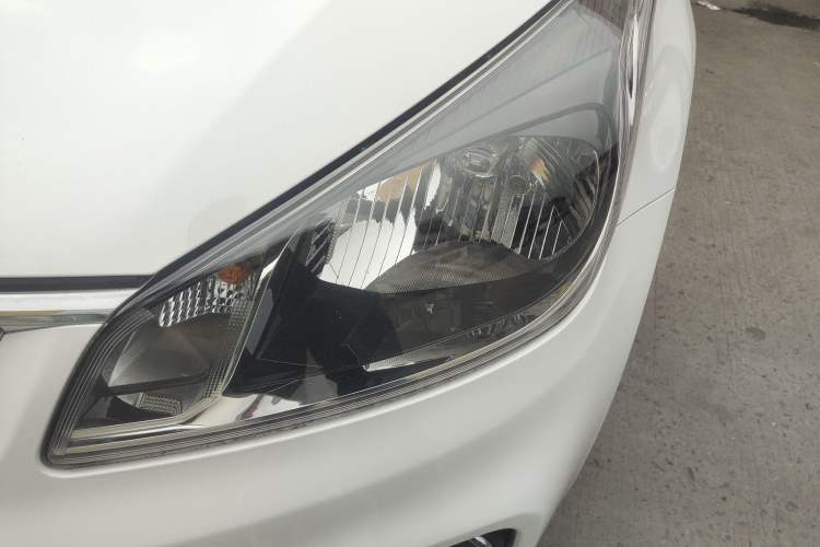 Used Kia K2 2017 Sedan 1.4L Manual Transmission 15th Anniversary Special Edition GLS Left Front Headlight