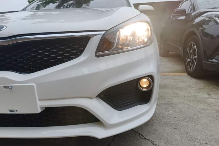 Used Kia K2 2017 Sedan 1.4L Manual Transmission 15th Anniversary Special Edition GLS Left Front Headlight