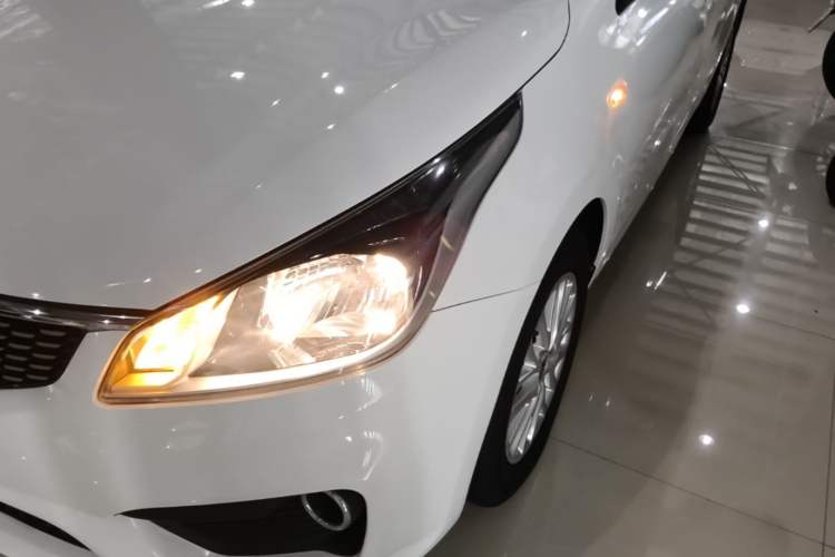 Used Kia K2 2017 Sedan 1.4L Automatic GLS Left Front Headlight