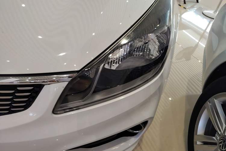Used Kia K2 2017 Sedan 1.4L Automatic GLS Left Front Headlight