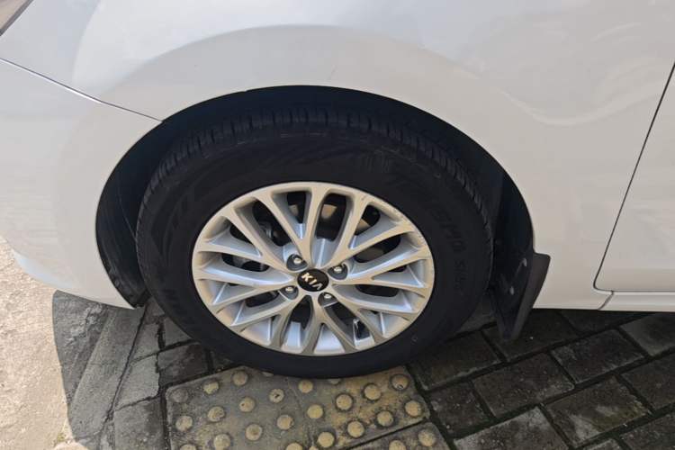Used Kia K2 2017 Sedan 1.4L Automatic GLS Left Front Wheel Hub