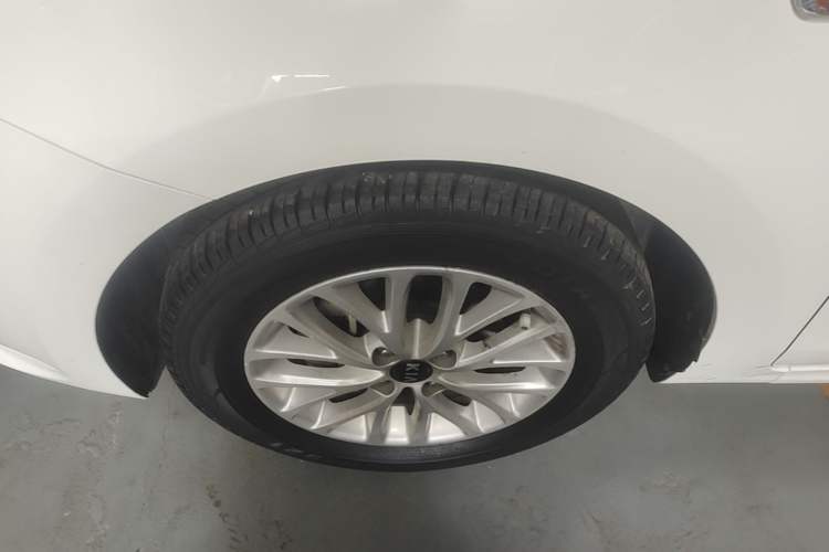 Used Kia K2 2017 Sedan 1.4L Manual Transmission 15th Anniversary Special Edition GLS Left Front Wheel Hub