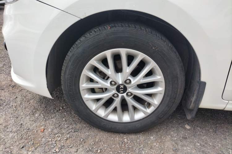 Used Kia K2 2017 Sedan 1.4L Manual Transmission 15th Anniversary Special Edition GLS Left Front Wheel Hub