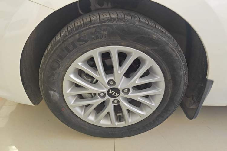 Used Kia K2 2017 Sedan 1.4L Manual Transmission 15th Anniversary Special Edition GLS Left Front Wheel Hub
