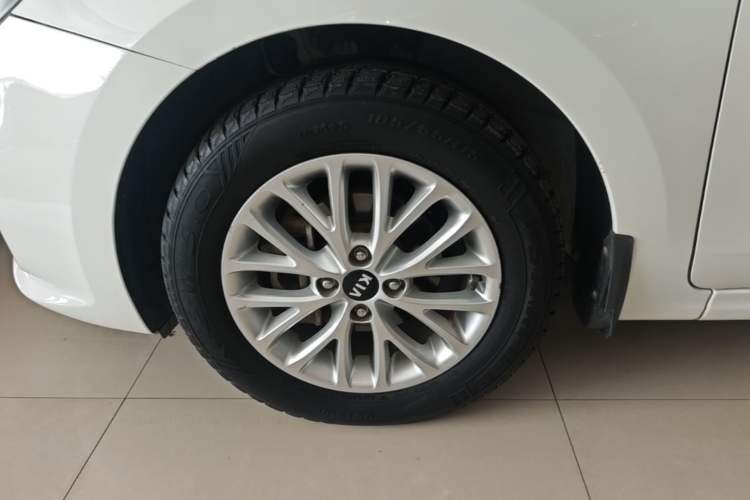 Used Kia K2 2017 Sedan 1.4L Automatic GLS Left Front Wheel Hub