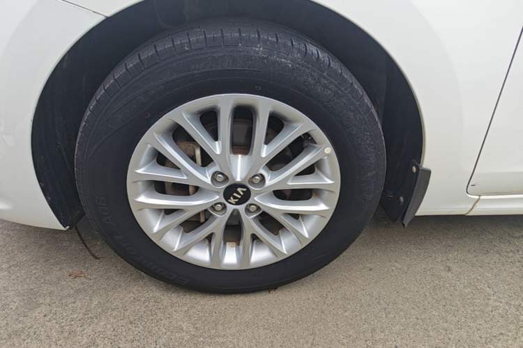 Used Kia K2 2017 Sedan 1.4L Manual Transmission 15th Anniversary Special Edition GLS Left Front Wheel Hub