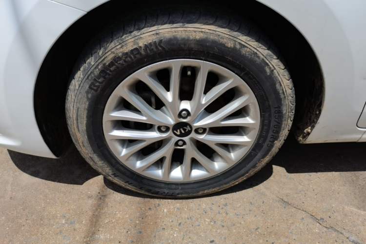 Used Kia K2 2017 Sedan 1.4L Automatic GLS Left Front Wheel Hub