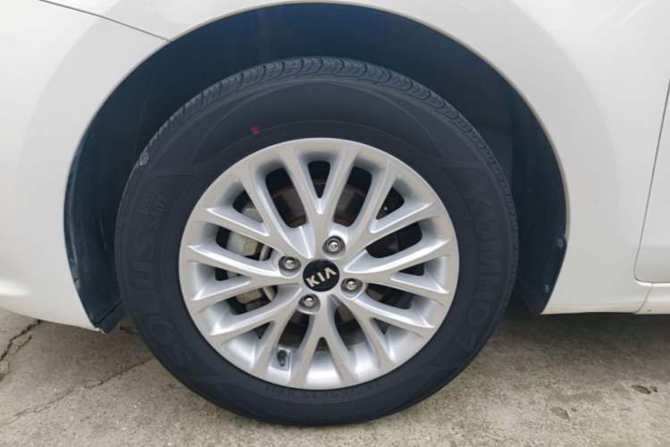 Used Kia K2 2017 Sedan 1.4L Manual Transmission 15th Anniversary Special Edition GLS Left Front Wheel Hub