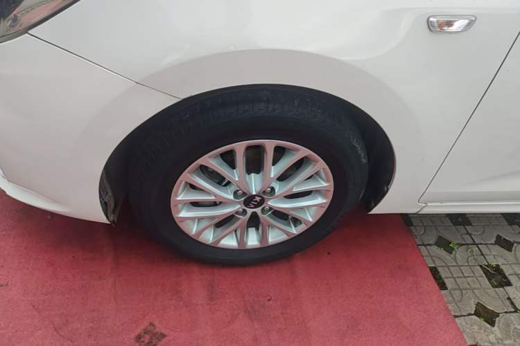 Used Kia K2 2017 Sedan 1.4L Automatic Transmission 15th Anniversary Special Edition GLS Left Front Wheel Hub